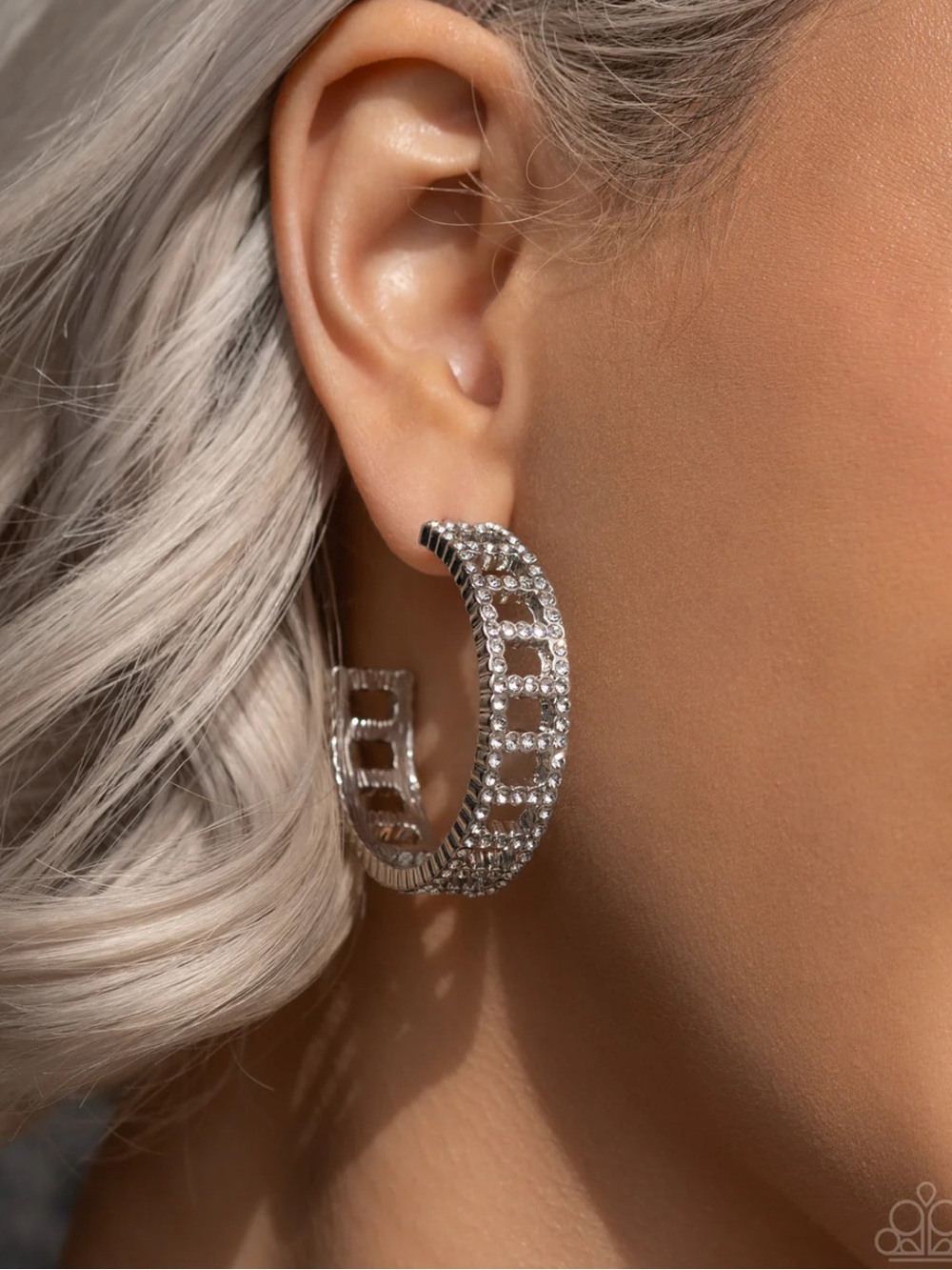 ⚪️🩶⚪️ “BRIDGING BRILLIANCE” WHITE HOOP EARRINGS ~ PAPARAZZI❗️ ⚪️🩶⚪️